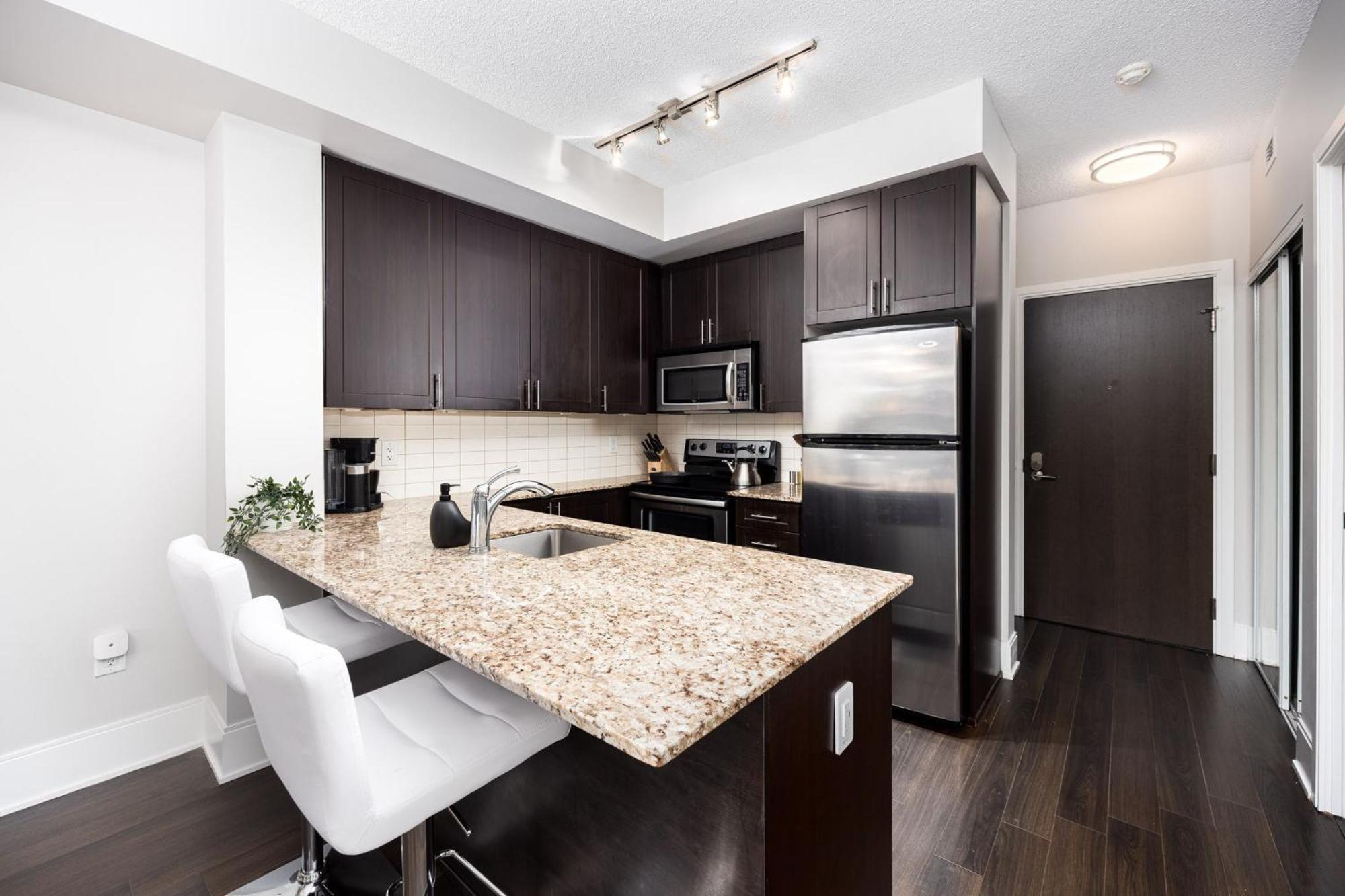 Dwtn Condo Near Cn Tower! W/ Free Parking 토론토 외부 사진