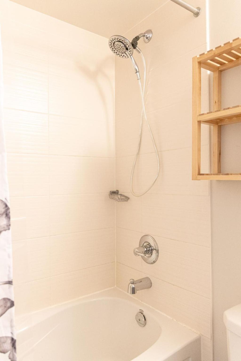 Dwtn Condo Near Cn Tower! W/ Free Parking 토론토 외부 사진