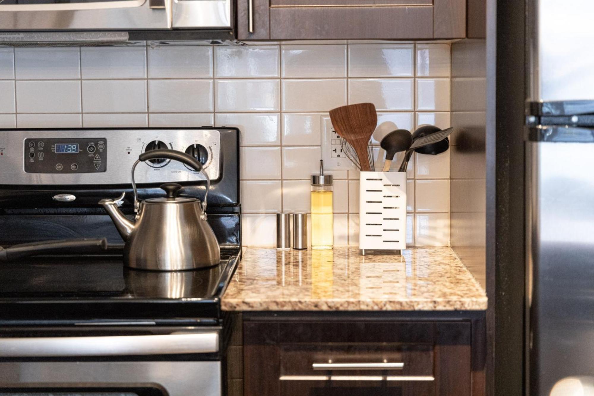 Dwtn Condo Near Cn Tower! W/ Free Parking 토론토 외부 사진